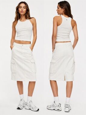 Aritzia TNA Cargo Midi Skirt cargo pockets denim material size 2 y2k